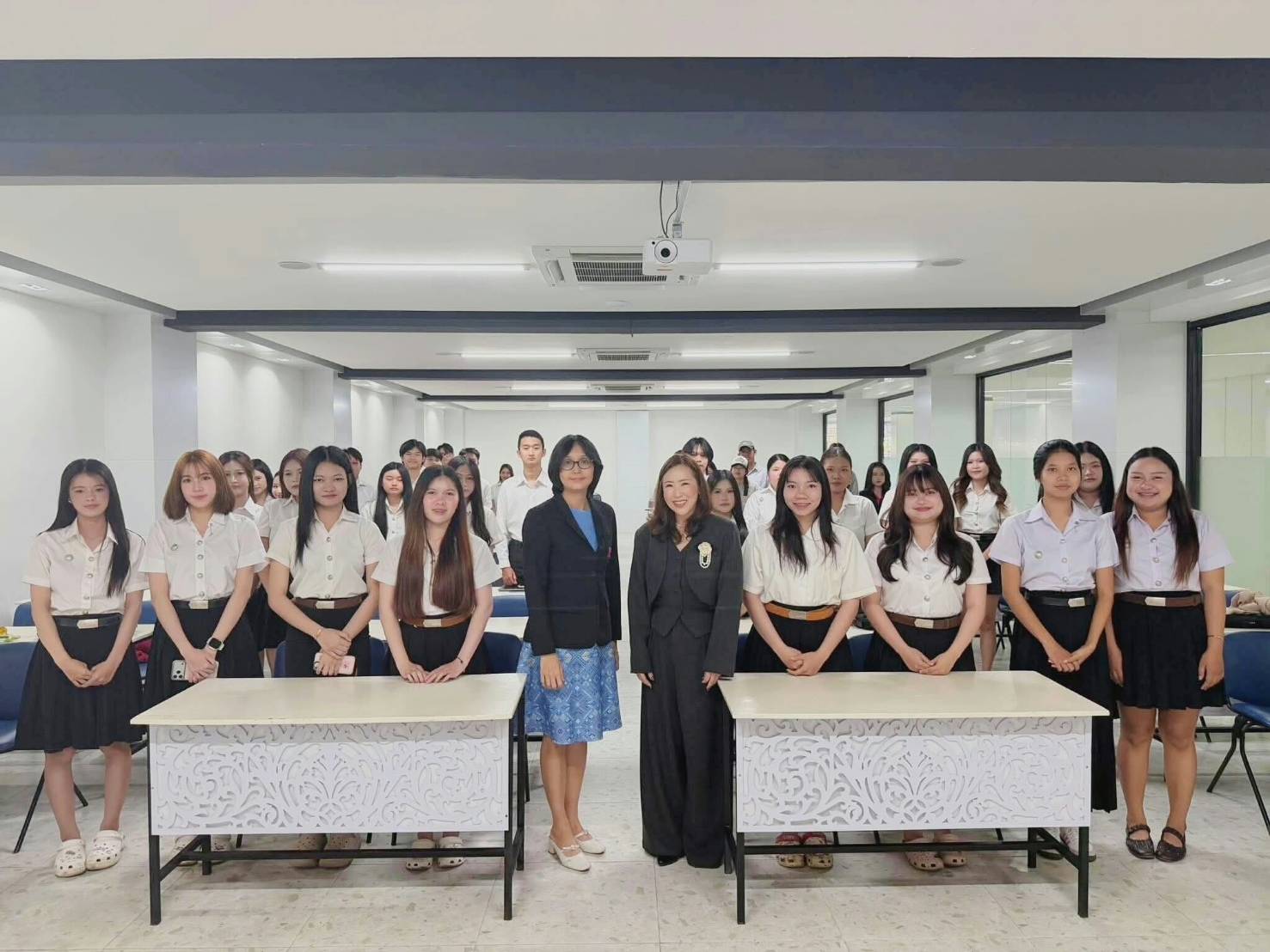 ภาพหมู่ผู้เข้าร่วมกิจกรรมอบรมรายวิชากลยุทธ์การตลาดดิจิทัล ณ ห้อง 3-101